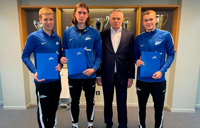 泽尼特足球俱乐部与俄罗斯国家青年队的三名泽尼特足球运动员续约至2025年！