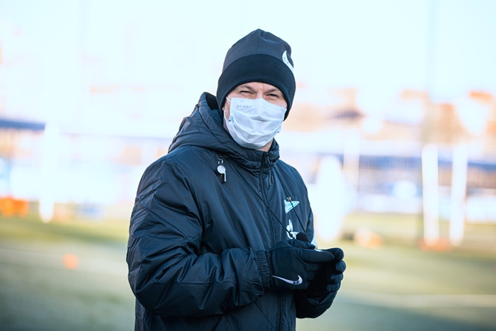 泽尼特-M队的第一场冬季训练~ 圣彼得堡的天气也入冬啦！