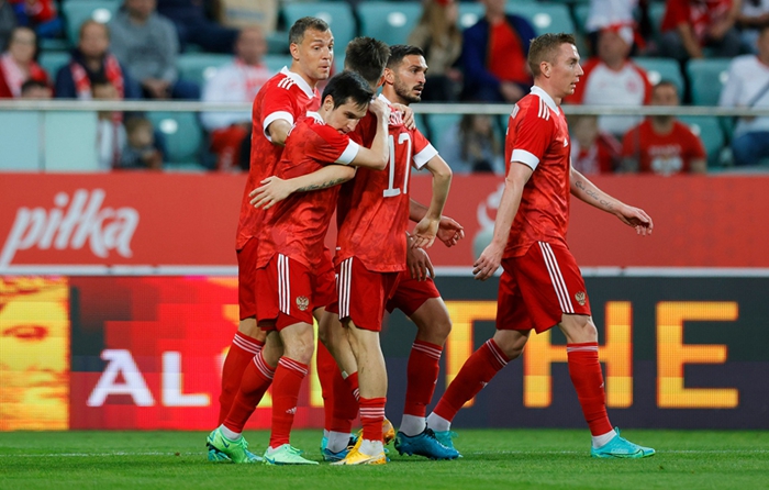 波兰vs俄罗斯 ：四名泽尼特球员首发出场，卡拉瓦耶夫打进一球！