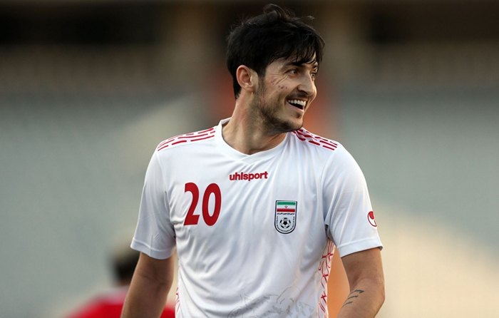 在昨天的比赛中，阿兹蒙为伊朗国家队梅开二度！阿兹蒙在国家队的54场比赛里打进36球！