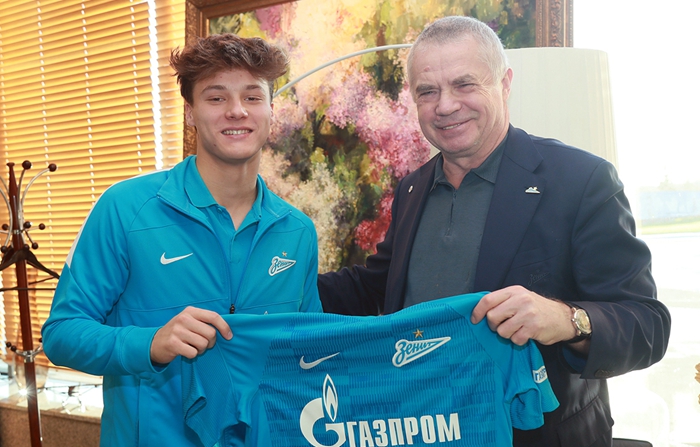 德米特里·瓦西里耶夫与泽尼特签订了一份长期合同。