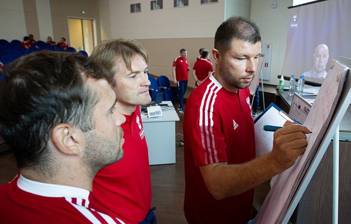 6 月 12 日，欧足联职业级别的会议在《俄气-泽尼特青训营》的教练中心拉开帷幕。